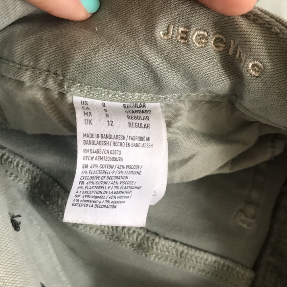 Distressed Jeans - Picture 6 of 6